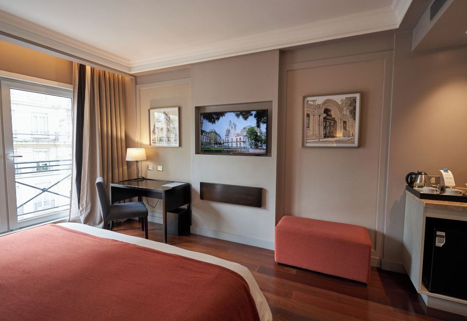 Carles Hotel